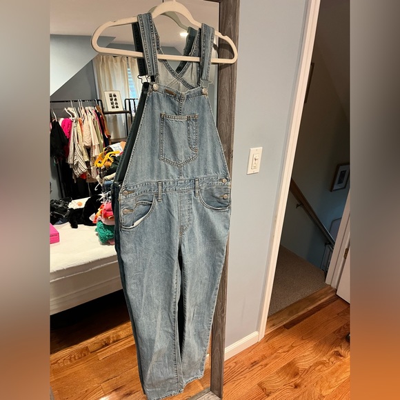 Levi’s Light Wash Overalls - Picture 2 of 4